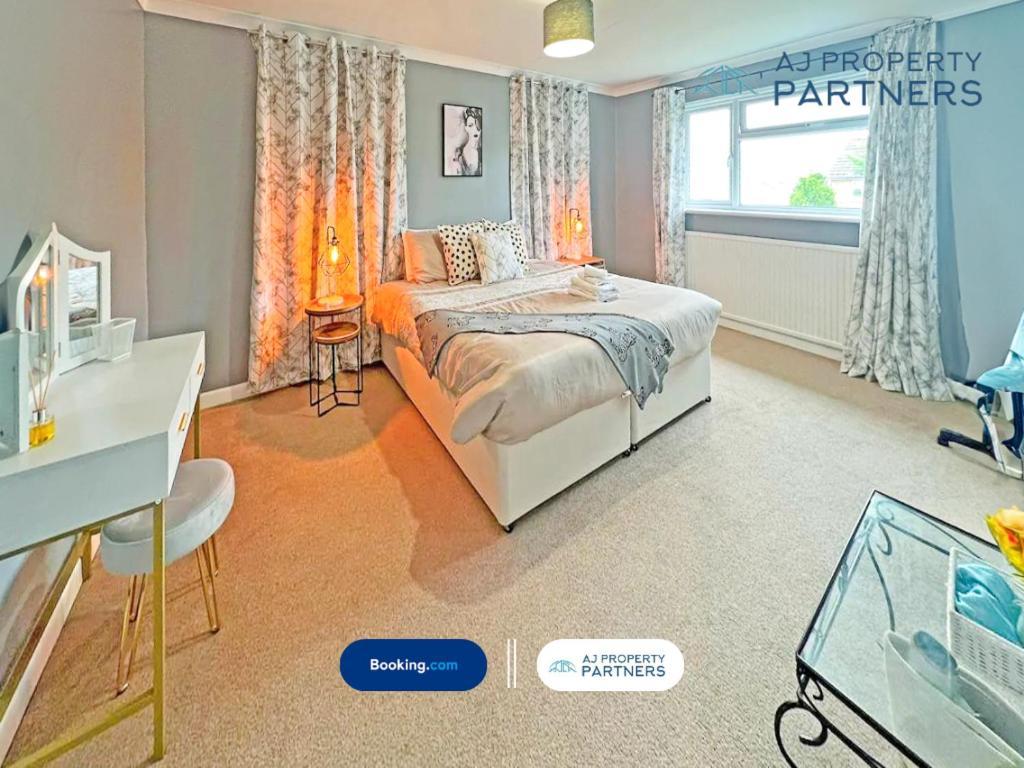 Premium Deal L Hill View Home L Last-Minute Offer L Cheltenham L Aj Properties L Perfect For Short Or Long Stays L 4Beds 4Bedrooms Bagian luar foto