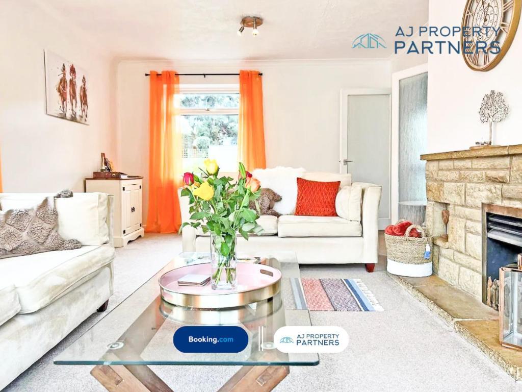 Premium Deal L Hill View Home L Last-Minute Offer L Cheltenham L Aj Properties L Perfect For Short Or Long Stays L 4Beds 4Bedrooms Bagian luar foto