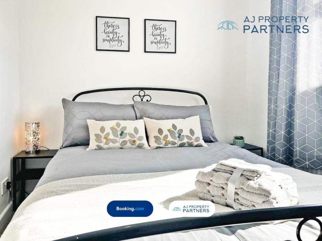 Premium Deal L Hill View Home L Last-Minute Offer L Cheltenham L Aj Properties L Perfect For Short Or Long Stays L 4Beds 4Bedrooms Bagian luar foto