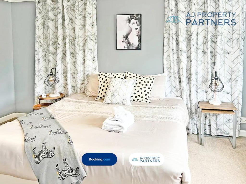Premium Deal L Hill View Home L Last-Minute Offer L Cheltenham L Aj Properties L Perfect For Short Or Long Stays L 4Beds 4Bedrooms Bagian luar foto