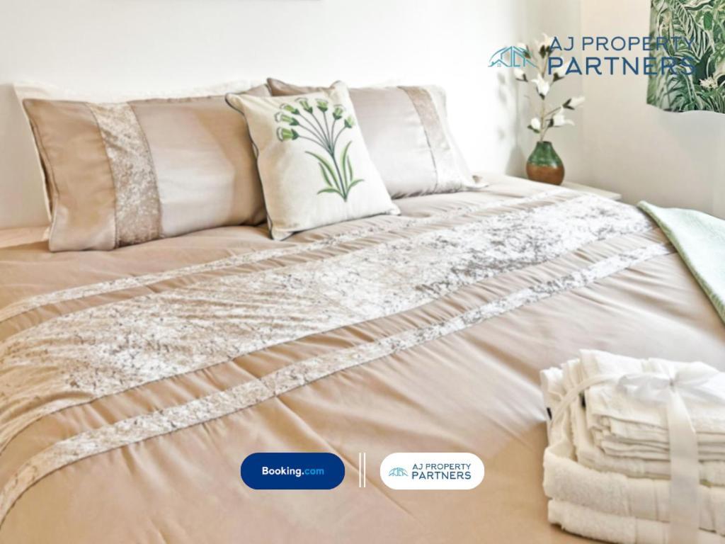 Premium Deal L Hill View Home L Last-Minute Offer L Cheltenham L Aj Properties L Perfect For Short Or Long Stays L 4Beds 4Bedrooms Bagian luar foto
