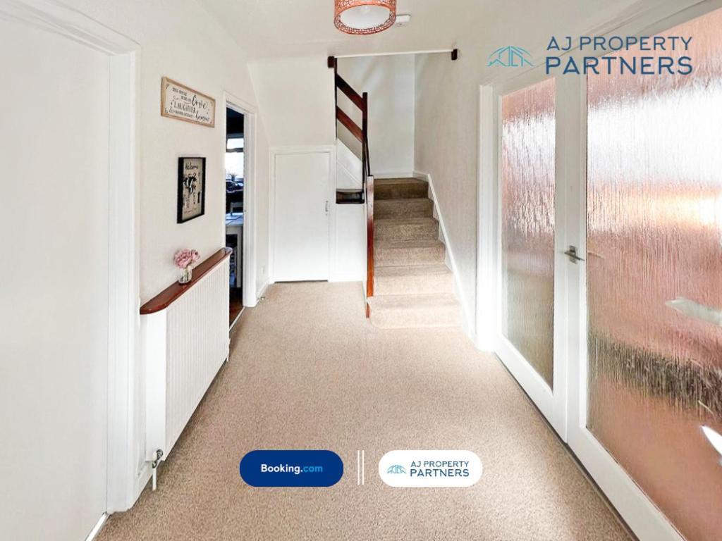 Premium Deal L Hill View Home L Last-Minute Offer L Cheltenham L Aj Properties L Perfect For Short Or Long Stays L 4Beds 4Bedrooms Bagian luar foto