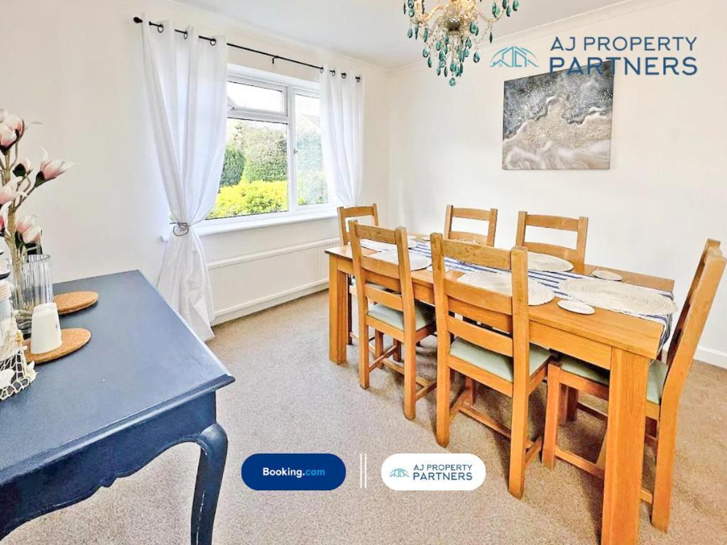 Premium Deal L Hill View Home L Last-Minute Offer L Cheltenham L Aj Properties L Perfect For Short Or Long Stays L 4Beds 4Bedrooms Bagian luar foto