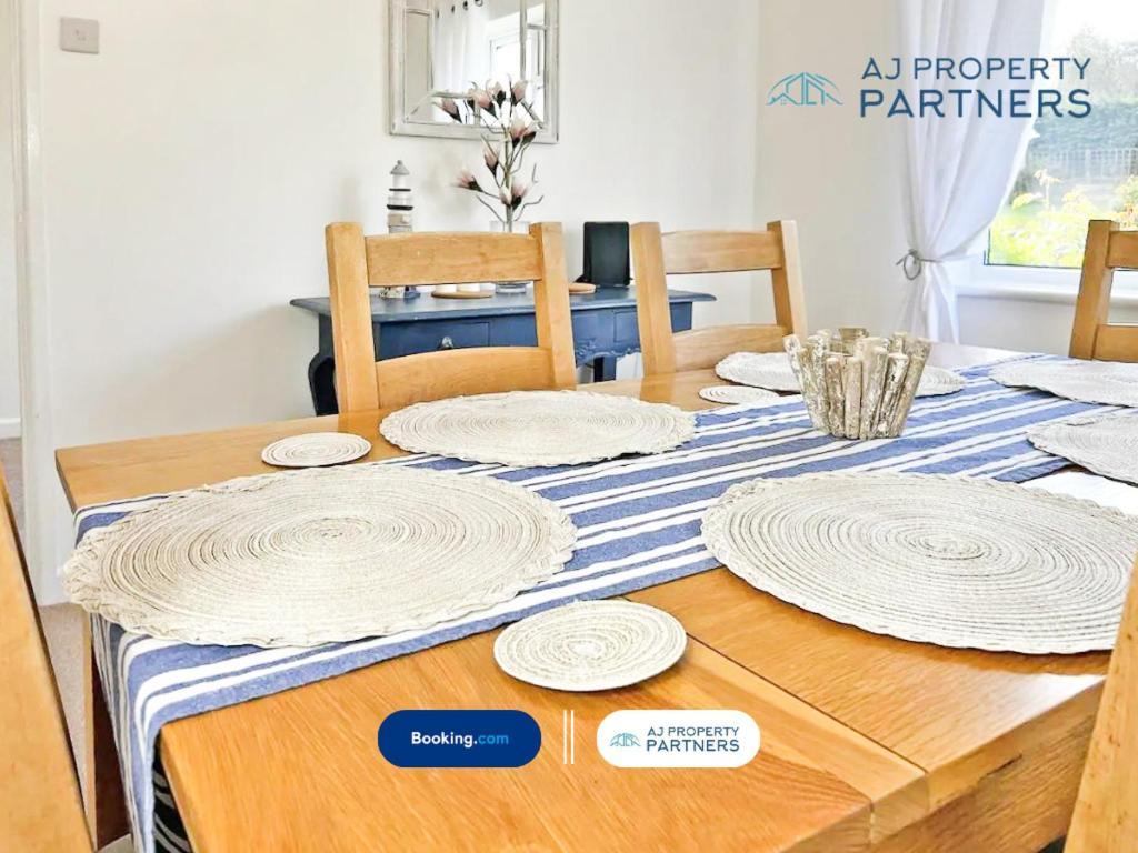 Premium Deal L Hill View Home L Last-Minute Offer L Cheltenham L Aj Properties L Perfect For Short Or Long Stays L 4Beds 4Bedrooms Bagian luar foto