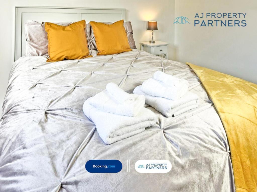 Premium Deal L Hill View Home L Last-Minute Offer L Cheltenham L Aj Properties L Perfect For Short Or Long Stays L 4Beds 4Bedrooms Bagian luar foto