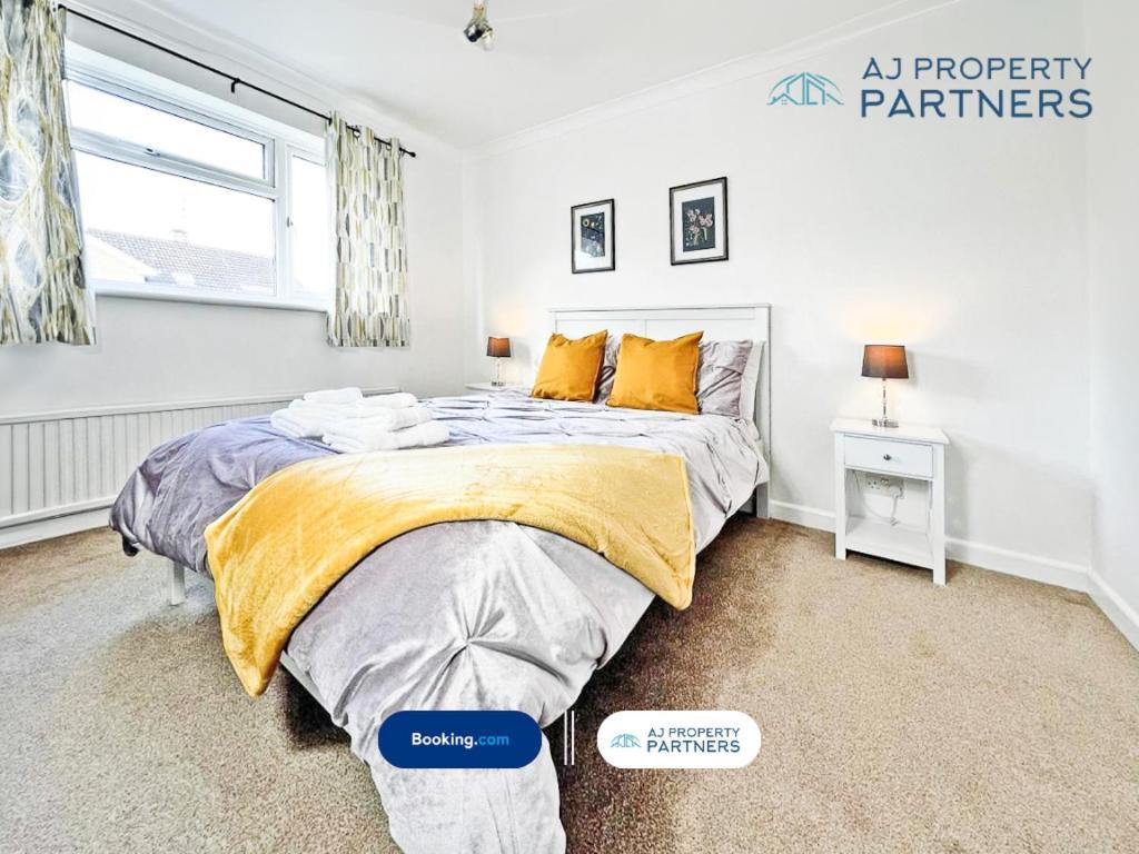 Premium Deal L Hill View Home L Last-Minute Offer L Cheltenham L Aj Properties L Perfect For Short Or Long Stays L 4Beds 4Bedrooms Bagian luar foto